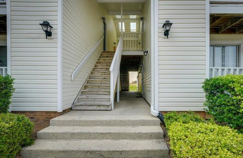 Greensboro Apartment | Greensboro Gem 2 BR 1 BTH Guilford College Road near Walmart, Target & Sheetz