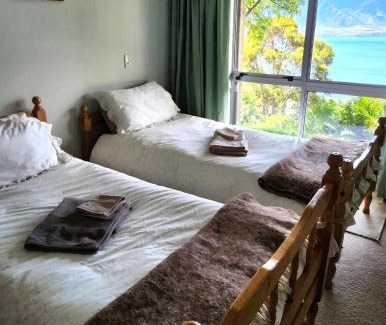 Fernhill House | Greenstone Panorama - Family Bach - Stunning Views