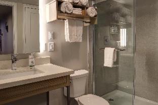 Woodlands Village Hotel | GreenTree Inn Flagstaff