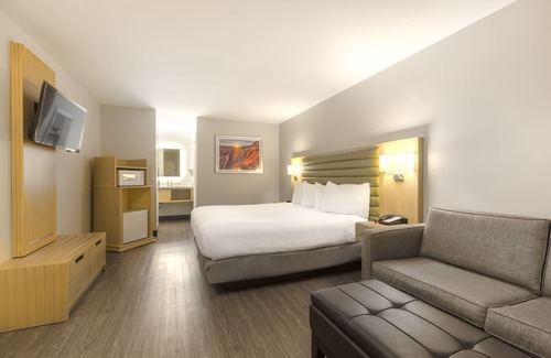 Woodlands Village Hotel | GreenTree Inn Flagstaff