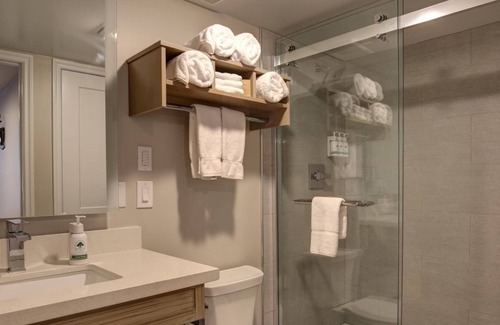 Woodlands Village Hotel | GreenTree Inn Flagstaff