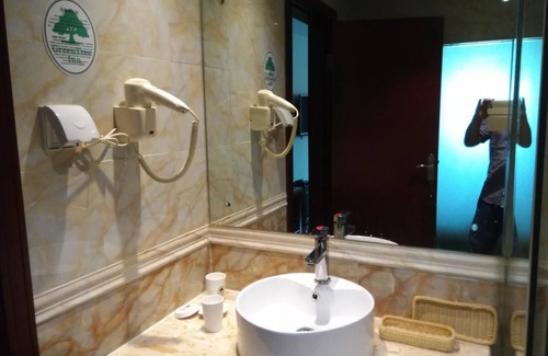 Panyu Hotel | GreenTree Inn Guangzhou Chimelong Paradise Yuangang Metro Station Hotel