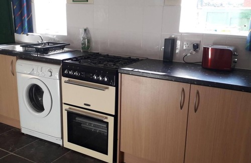 Old Trafford House | GreenView House The 4-Bed Gem of Manchester