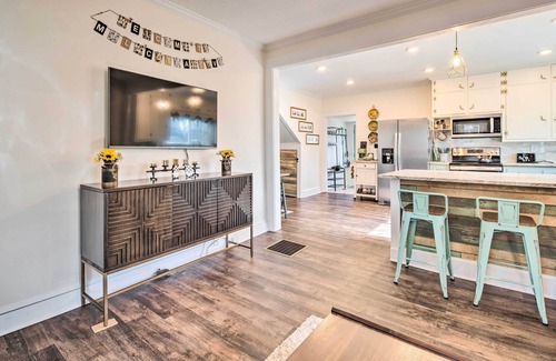 Parker House | Greenville Escape w/Deck + Fire Pit!
