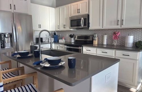 Dunean Apartment | Greenville Gem | Scenic Balcony Views & Free Parkg