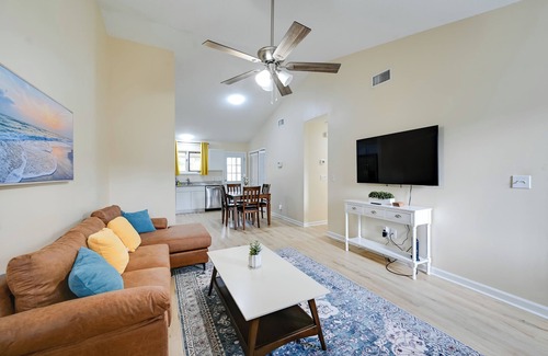Greenville House | Greenville Getaway: Close to Campus + Stadium!