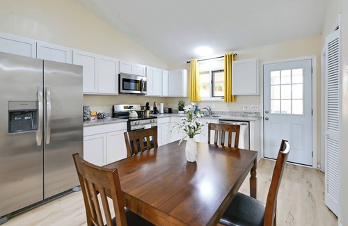 Greenville House | Greenville Getaway: Close to Campus + Stadium!