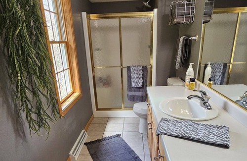 Butte Des Morts House | GREENVILLE, WI - 3 BR, 2 Full Bath -- Great for Hosting