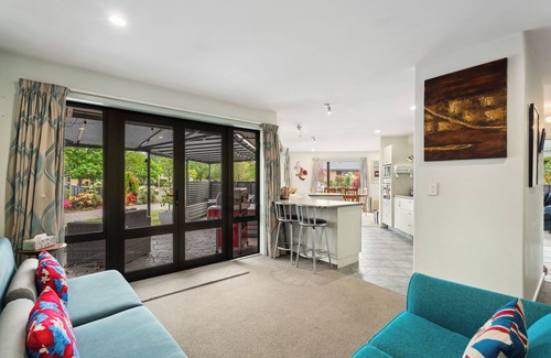 Lowburn House | Greenways Escape - Cromwell Holiday Home