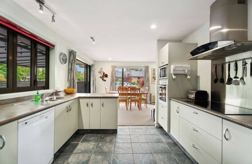Lowburn House | Greenways Escape - Cromwell Holiday Home