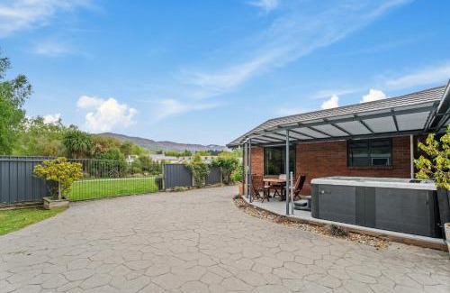 Lowburn House | Greenways Escape - Cromwell Holiday Home