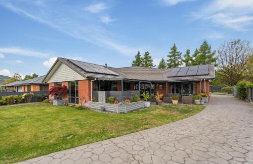 Lowburn House | Greenways Escape - Cromwell Holiday Home