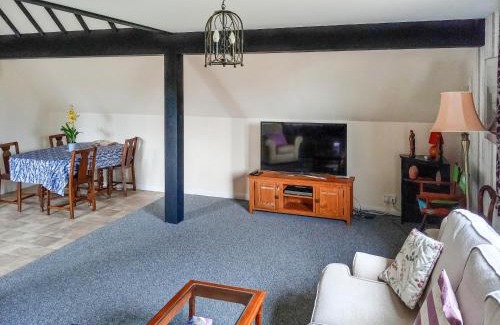 Adgestone House | Greenwood Cottage
