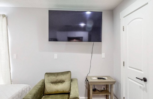 Greenwood Apartment | Greenwood Getaway Apartment - Recently Remodeled