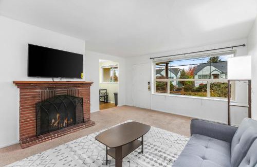 Phinney Ridge House | Greenwood's Lavender Haze - Walk Score 81