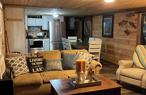 Tumbling Shoals House | Greers Ferry Lake getaway