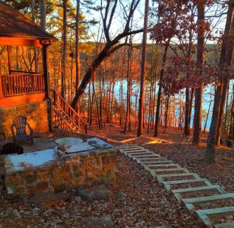Tumbling Shoals House | Greers Ferry Lake Cabin