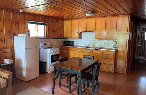 Woodruff Cabin | Gresham Shores - Hungry Bear - PET FRIENDLY