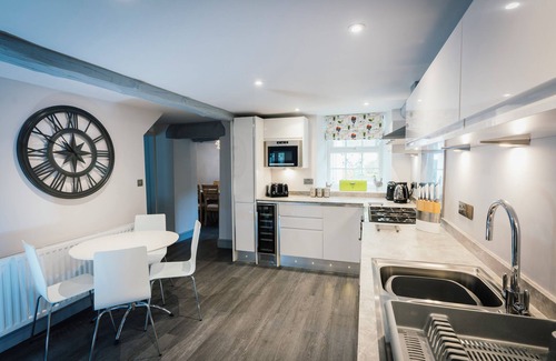 Keswick House | GRETA HOUSE, pet friendly, character holiday cottage in Keswick