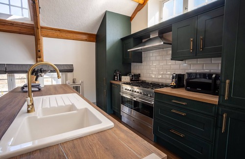 Keswick Apartment | Greta Howe is a superb first floor apartment in what was formerly the Keswick School Of Industrial A