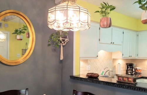 Terrytown Condo | Gretna Getaway/great for travel nurses/7 miles to French Quarter
