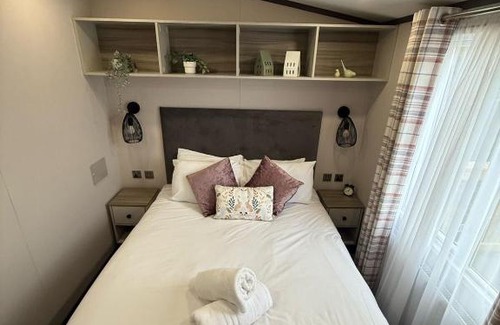 Malton House | Grey Goose Lodge with hot tub at Brickyard Lakes