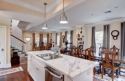 Grandview Heights House | Grey Mist - Recharge in a Stylish Home Near Downtown