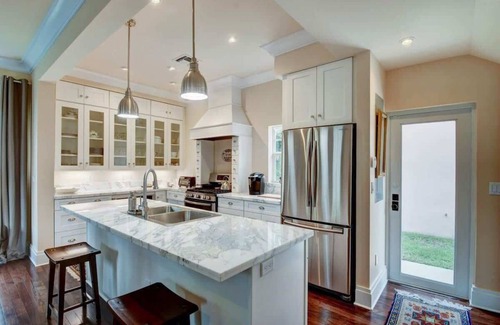 Grandview Heights House | Grey Mist - Recharge in a Stylish Home Near Downtown