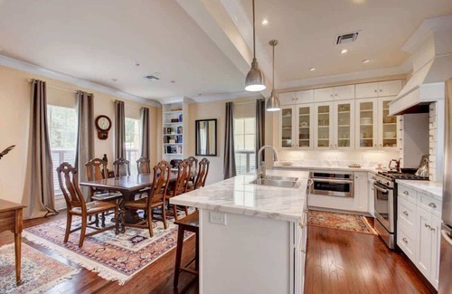 Grandview Heights House | Grey Mist - Recharge in a Stylish Home Near Downtown