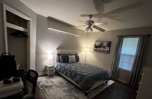 Gulf Breeze Bed & Breakfast | Grey Sunset Room - READ DESCRIPTION, Free Coffee, Pets Welcome