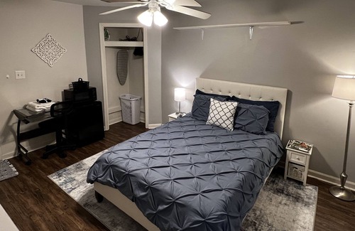Gulf Breeze Bed & Breakfast | Grey Sunset Room - READ DESCRIPTION, Free Coffee, Pets Welcome