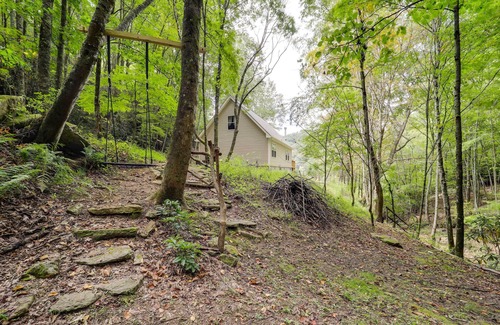 Elk Park Cottage | 'greystone' Creekside Cabin: Hike, Fish & Explore!