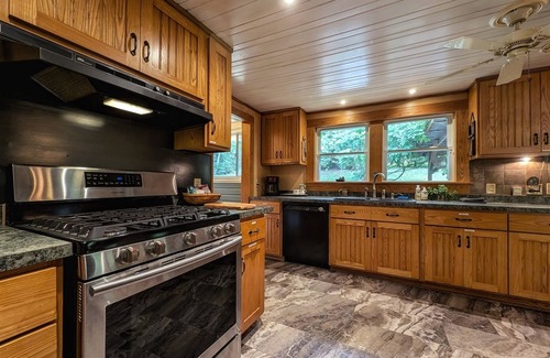 Waynesville House | Greystone in the Glen-Charming Historic Cottage with Great Balsam Mountain