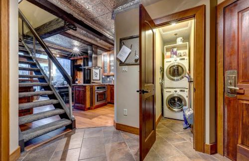 Upper Village House | Greystone Lodge 320 Ski-in Out