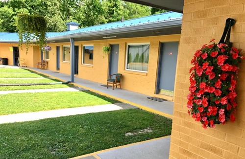 Hillsboro Hotel | Greystone Motel