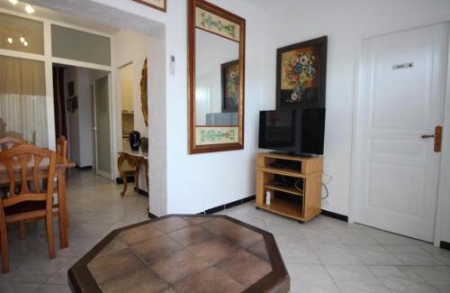 Llanca Apartment | GRIFEU 4 - Apartamento situado muy cerca de la playa de Cap Ras, para 4 personas - ES-228-194