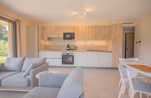 Sainte-Maxime - Saint-Tropez Apartment | Grimaud - Beautiful Apartment with his private wilde Garden