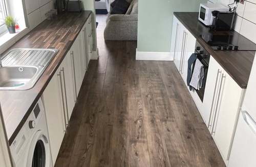 Cleethorpes Apartment | Grimsby Retreat, 4 Bed Spacious House