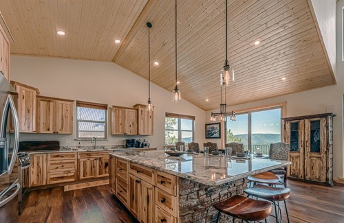 Ruidoso Cabin | Grindstone Cowboy w/Hot tub, Pool table & Pet Friendly