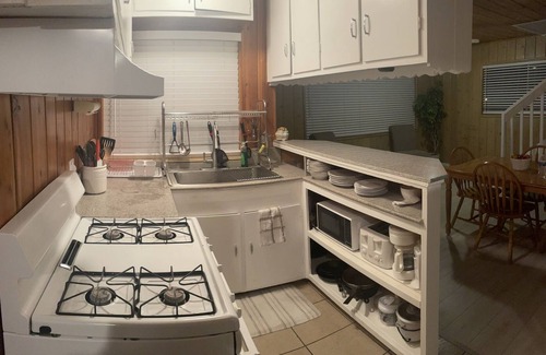 Wrightwood Cabin | Grizzly Cabin! 1 Min Walk to Grizzly Cafe Downtown