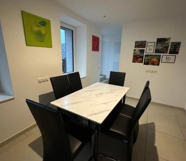 Merzig House | Große 2 Ferienwohnung Gästehaus NEUBAU Merzig 100 m2
