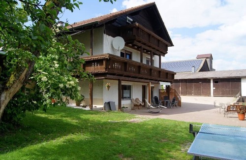 Nittenau Apartment | Große Ferienwohnung mit Reitplatz für Ihr perfektes Familienerlebnis