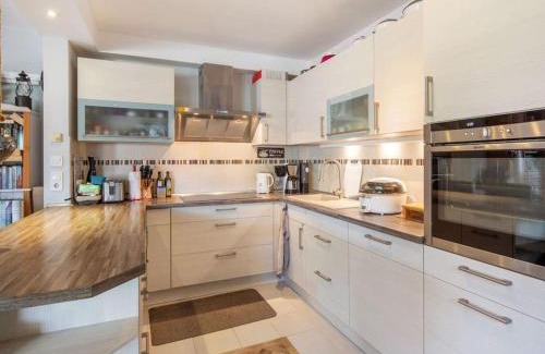 Großenheidorn Apartment | Große Wohnküche, Terrasse, Schlafzimmer am Steinhuder Meer, WLAN, Parkplatz, Fußbodenheizung, 70qm