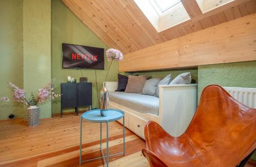 Klagenfurt am Woerthersee Apartment | Großes City-Loft - Schwingstuhl & Sterne