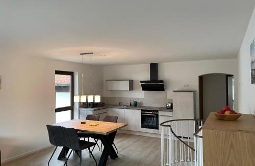 Marquartstein Apartment | Großzügiges Domizil, 90qm, mit Terrasse, Garten, Infrarotkabine und Garage