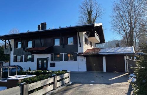 Marquartstein Apartment | Großzügiges Domizil, 90qm, mit Terrasse, Garten, Infrarotkabine und Garage