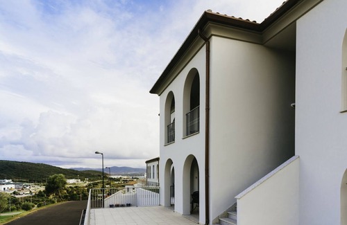 Olbia Apartment | Groen House: Two-Bedroom Apartment with Balcony and Garden View