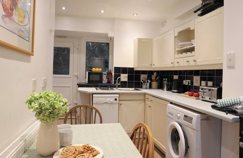 Talsarnau Cottage | GROES NEWYDD, pet friendly, with open fire in Llandecwyn