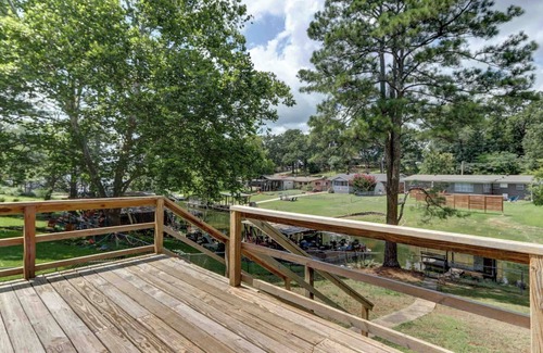 Lakeland House | Groovy 70's Lake Front Reetreet in the heart of the City