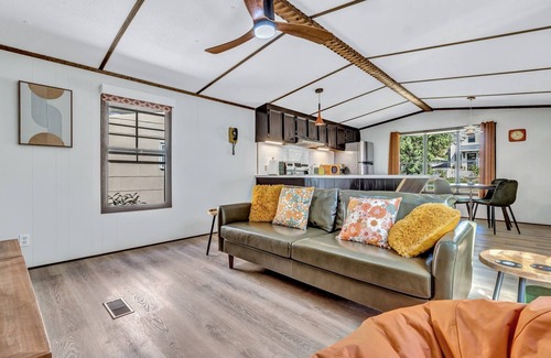 Black Mountain House | Groovy Guest House Walkable to Downtown Black Mtn